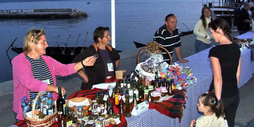 7. Festival izvorne hrane, pića, gastronomskih delicija, izvornog suvenira i folklora “Biogradski stol”, Foto: Leonard Kvarantan 7. Festival izvorne hrane, pića, gastronomskih delicija, izvornog suvenira i folklora “Biogradski stol”, Foto: Leonard Kvarantan