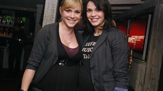 Zagreb, 220309.
Proslava 300-te epizode Red carpet-a, showbiz emisije Nove Tv, odrzana je u klubu Gallery na Jarunu.
Na slici: dvije trudnice, Mirna Maras i Ivona Perisa.
Foto: Neja Markicevic / Cropix