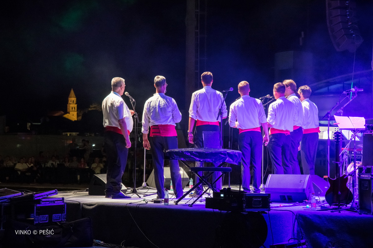 Zorica Kondža i klapa Cambi @ bazen Ilirije u Biogradu