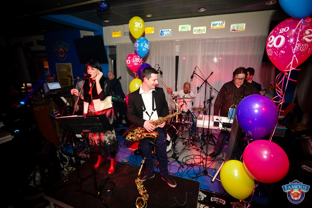 U Famous beach and grill baru Rockatansky bend proslavio je 20 godina djelovanja U Famous beach and grill baru Rockatansky bend proslavio je 20 godina djelovanja