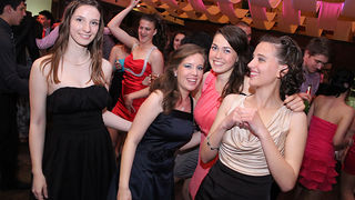 Maturalna večer Gimnazije Vladimira Nazora (foto:Saša Čuka) Maturalna večer Gimnazije Vladimira Nazora (foto:Saša Čuka)