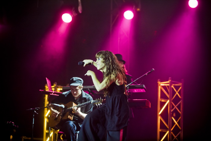 Zagreb, 030612.
Francuska pjevacica Zaz, pravog imena Isabelle Geffroy, kojoj je planetarnu slavu donio singl Je veux, odrzala je veceras koncert pred prepunom dvoranom Doma sportova.
Foto: Neja Markicevic / CROPIX