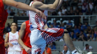 Zadar, 180710.
Dvorana Kresimira Cosica na Visnjiku.
Kosarkaska utakmica za 3.mjesto Prvenstva Europe do 20 godina izmedju Hrvatske i Spanjolske.
Na fotografiji : Toni Prostran u napadu
Foto : Vladimir Ivanov / CROPIX