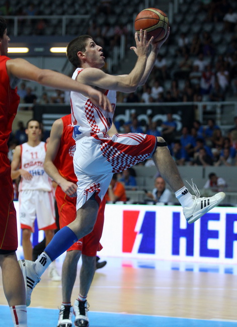 Zadar, 180710.
Dvorana Kresimira Cosica na Visnjiku.
Kosarkaska utakmica za 3.mjesto Prvenstva Europe do 20 godina izmedju Hrvatske i Spanjolske.
Na fotografiji : Toni Prostran u napadu
Foto : Vladimir Ivanov / CROPIX