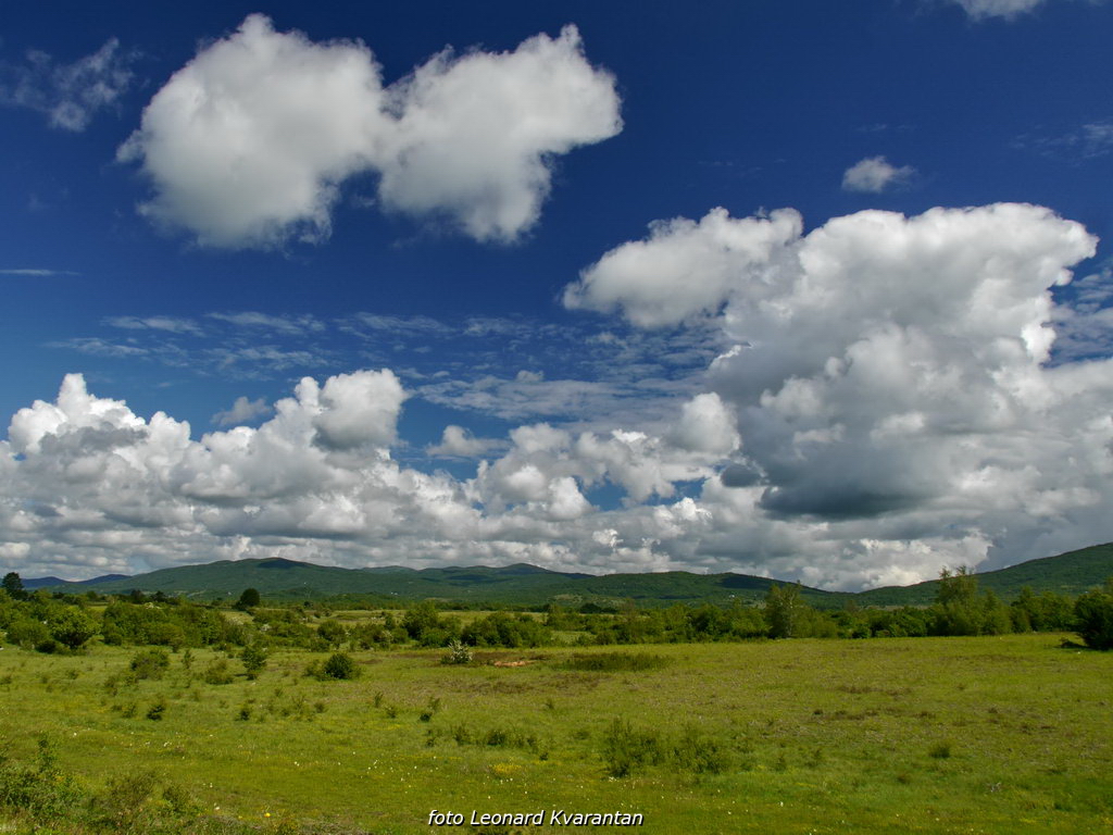 Zaigrani oblaci nad Likom