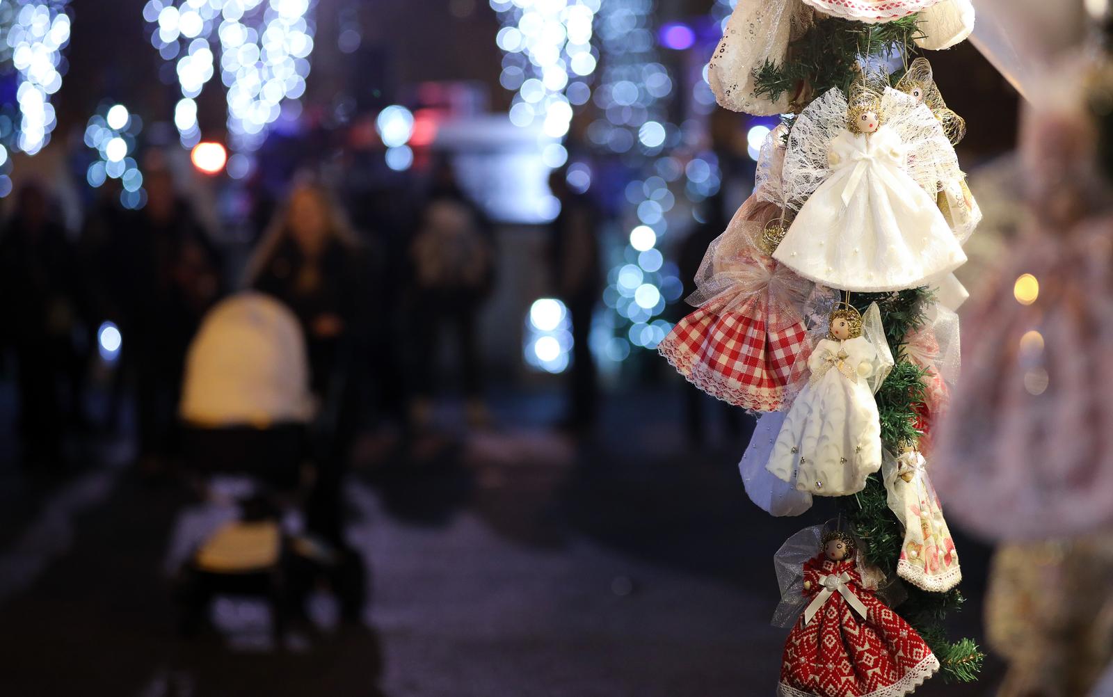 Zagrebački Advent ove godine pun je svjetla i šarenila