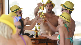 Zadar, 150712.
Hitch Bar.
Afterbeach pjena party.
Na fotografiji: detalj sa partya.
Foto: Luka Gerlanc / CROPIX