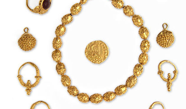 Zlatni nakit, 9. stoljeće (Arheološki muzej, Split)