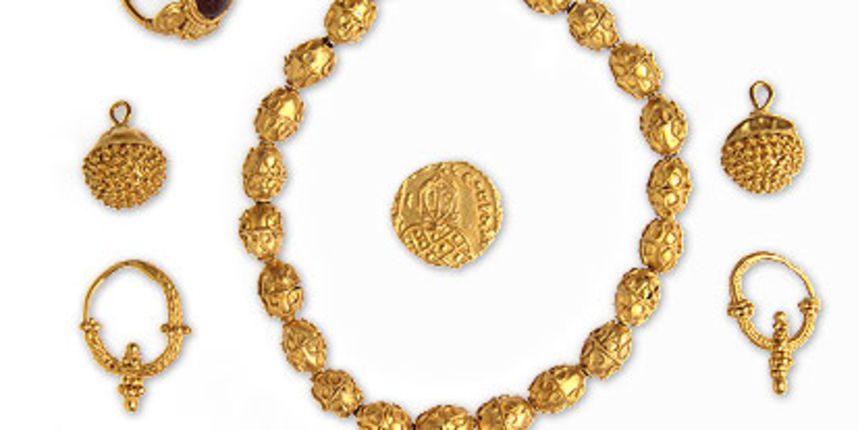 Zlatni nakit, 9. stoljeće (Arheološki muzej, Split) Zlatni nakit, 9. stoljeće (Arheološki muzej, Split)