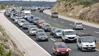 Zbog orkanske bure promet autocestom A1 odvija se otežano. Photo: Dino Stanin/PIXSELL