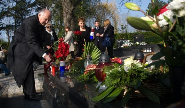 01.11.2014., Mirogoj, Zagreb – Predsjednik Hrvatskog sabora Josip Leko odao pocast svom prethodniku Borisu Spremu na blagdan Svih svetih. Photo: Daniel Kasap/PIXSELL