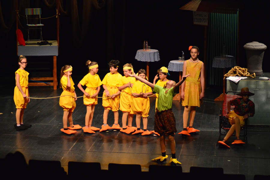 Premijera predstave Ružno pače u izvedbi radionice Donatolina