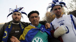 Zenica,181109.
Atmosfera uoci utakmice za odlazak na SP u nogometu izmedju Bosne i Hercegovine i Portugala. Navijaci Bosne i Hercegovine su spremni za navijanje.
Foto: Dado Ruvic / CROPIX