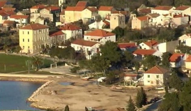 Nasip uvale u Sutomišćici čeka rješenje nakon odluke Ministarstva o uklanjanju /foto: Edvard ŠPRLJAN