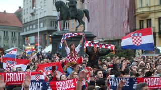 Zlatne tenisače na Trgu bana Josipa Jelačića dočekale tisuće navijača Zlatne tenisače na Trgu bana Josipa Jelačića dočekale tisuće navijača