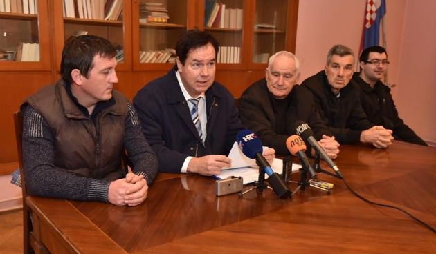 Bivsi radnici tvornice Sas Vektor odrzali su prosvjednu konferenciju za medije na kojoj je govorio predstavnik SSSH Vedran Uranija. Photo: Dino Stanin/PIXSELL