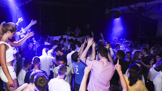 Zagreb, 28.06.2014. – A SADA PRAVAC: ZRCE – Na zatvaranju klupske sezone u punom Aquariusu (A2), Deejay Hrc (resident Zrce Spring Break festivala) dobru vibru ucinio je izvrsnom. Partijalo se do jutra uz najbolje iz EDM/commercial/trap/bass tvornice.