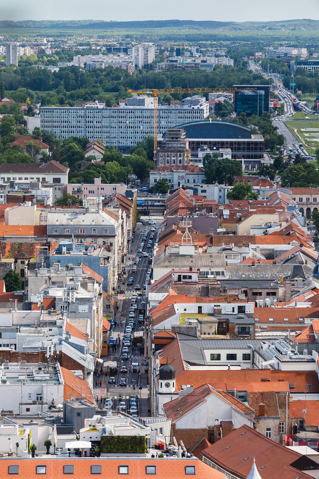 Pogled sa Zagrebačke katedrale na centar grada – Zagreb