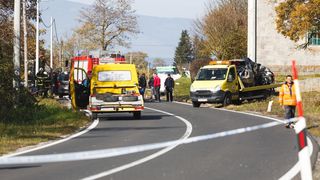 Jošani: Tri osobe poginule u frontalnom sudaru između dva automobila Jošani: Tri osobe poginule u frontalnom sudaru između dva automobila