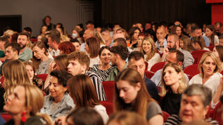 Igrajmo se: Zabranjeno mlađima od 15 strana A