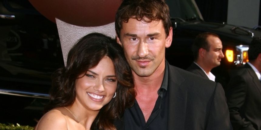 Adriana Lima se u tajnosti udala za srpskog košarkaša Marka Jarića (Index.hr) Adriana Lima se u tajnosti udala za srpskog košarkaša Marka Jarića (Index.hr)