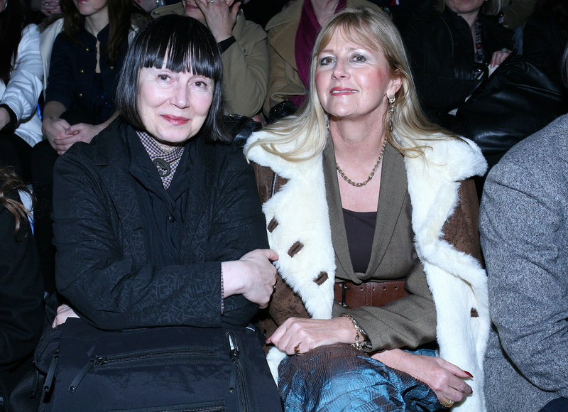 U trgovackom centru West gate sinoc zapoceo modni dogadjaj Nivea Cro A Porter. U trgovackom centru West gate sinoc zapoceo modni dogadjaj Nivea Cro A Porter.