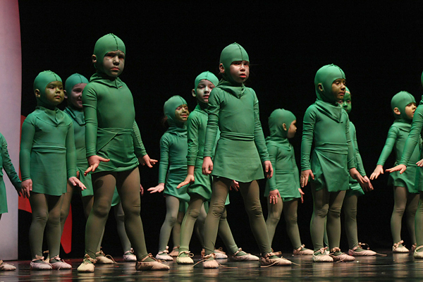 “Karnevalski vremeplov” plesne udruge “Gesta” (foto:Saša Čuka) “Karnevalski vremeplov” plesne udruge “Gesta” (foto:Saša Čuka)