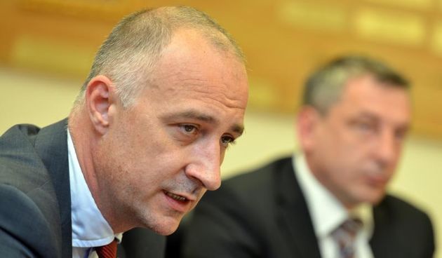 Ministar gospodarstva Ivan Vrdoljak i zupan Predrag Stromar potpisali su ugovor o dodjeli potpora iz Jamstvenog fonda za preradjivacku industriju i inovacije u preradjivackoj industriji za 2014. godinu. Photo: Marko Jurinec/PIXSELL