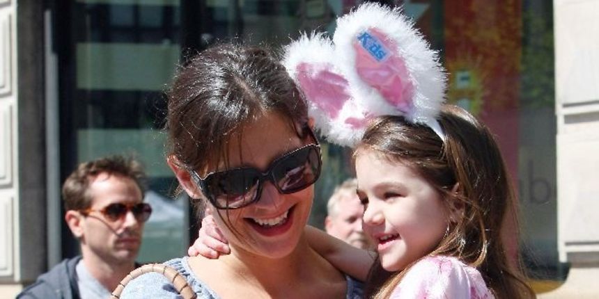 Katie Holmes i Suri ( foto JLP)