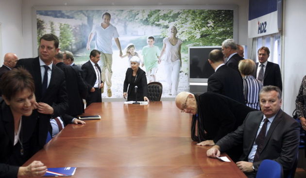 Zagreb, 271011.
Trg Hrvatskih Velikana, sjediste HDZ-a.
Press konferencija HDZ-a u vezi Uskokove prijave. 
Na slici: premijerka Jadranka Kosor i ministri.
Foto: Goran Mehkek / CROPIX
