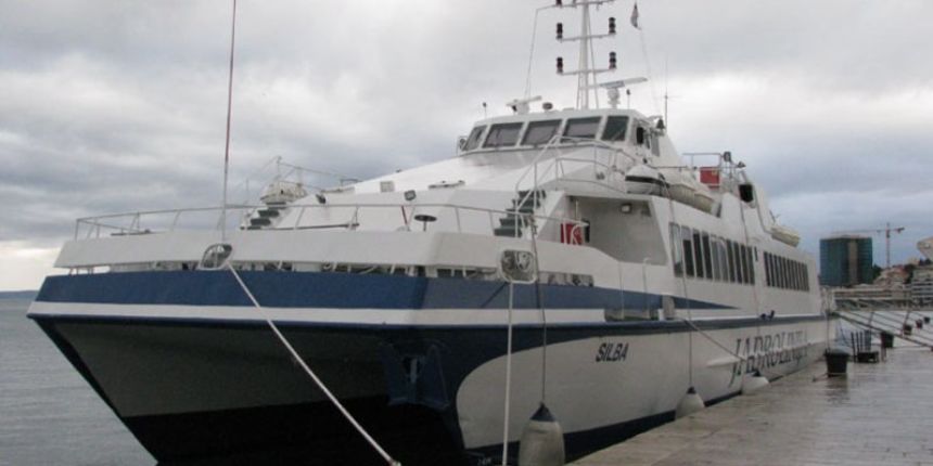 Problemi na katamaranu Silba Problemi na katamaranu Silba