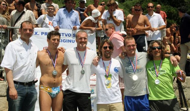 Opis  21.06.2014., Split – Ekolosko drustvo Picigin Bacvice kroz program Dani Bacvica 2014 obiljezava 90 godina igranja picigina te su organizirali jubilarno 10. Prvenstvo svijeta u piciginu. Pobjedu je u finalu osvojila momcad Zbirac. Photo: Ivana Ivano