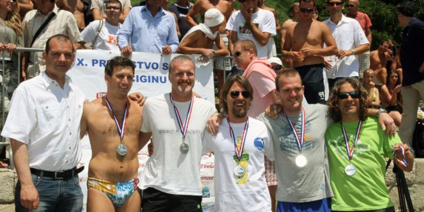 Opis  21.06.2014., Split – Ekolosko drustvo Picigin Bacvice kroz program Dani Bacvica 2014 obiljezava 90 godina igranja picigina te su organizirali jubilarno 10. Prvenstvo svijeta u piciginu. Pobjedu je u finalu osvojila momcad Zbirac. Photo: Ivana Ivano