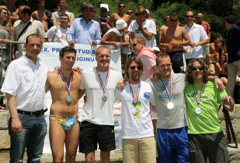 Opis 21.06.2014., Split – Ekolosko drustvo Picigin Bacvice kroz program Dani Bacvica 2014 obiljezava 90 godina igranja picigina te su organizirali jubilarno 10. Prvenstvo svijeta u piciginu. Pobjedu je u finalu osvojila momcad Zbirac. Photo: Ivana Ivano Opis 21.06.2014., Split – Ekolosko drustvo Picigin Bacvice kroz program Dani Bacvica 2014 obiljezava 90 godina igranja picigina te su organizirali jubilarno 10. Prvenstvo svijeta u piciginu. Pobjedu je u finalu osvojila momcad Zbirac. Photo: Ivana Ivano