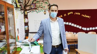 Kandidat za gradonačelnika Marko Vučetić i kandidat za župana Božidar Longin izašli na birališta Kandidat za gradonačelnika Marko Vučetić i kandidat za župana Božidar Longin izašli na birališta