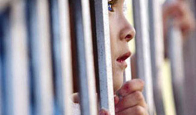 Dijete u zatvoru (Foto: sosquebec.com)