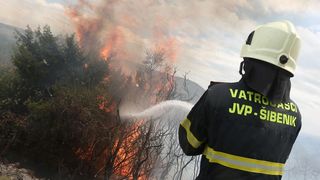 Zbog požara je zatvorena i autocesta