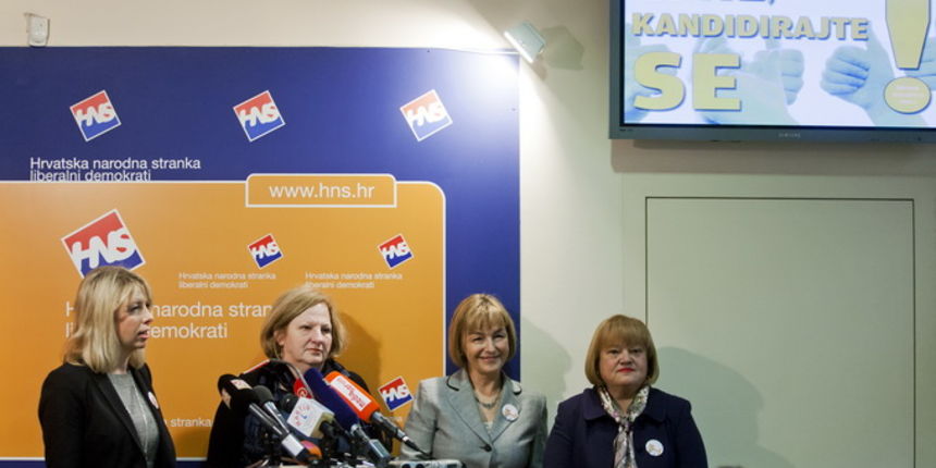 Zagreb, 031212.
U sredisnjici HNS-a odrzana je konferencija za medije HNS-liberalnih demokrata povodom kampanje Zenske inicijative HNS-a, “Zene kandidirajte se”.
Na fotografiji: Sonja Konig (predsjednica Zenske inicijative HNS-a), Andrea Zlatar Violic (mi