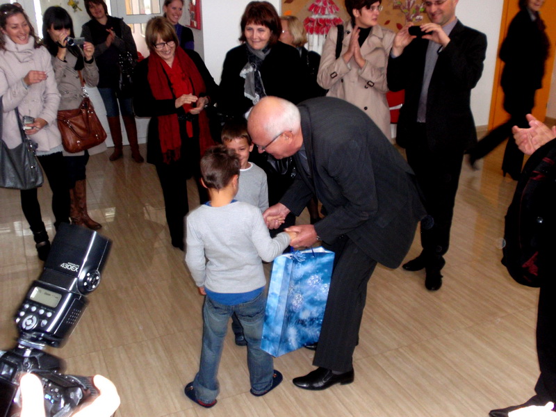 Dječji vrtić Ciciban uputio Sunčevu čestitku svome gradu Dječji vrtić Ciciban uputio Sunčevu čestitku svome gradu