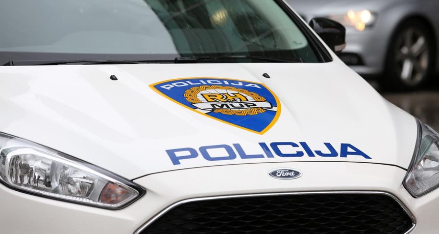 Policija, policijski auto