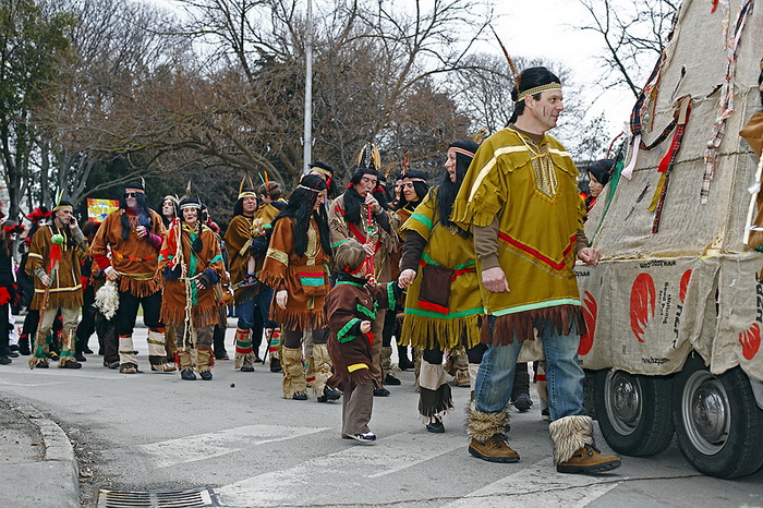 Karneval 2012: Pleme “Crna jama” iz rezervata Stanovi Karneval 2012: Pleme “Crna jama” iz rezervata Stanovi