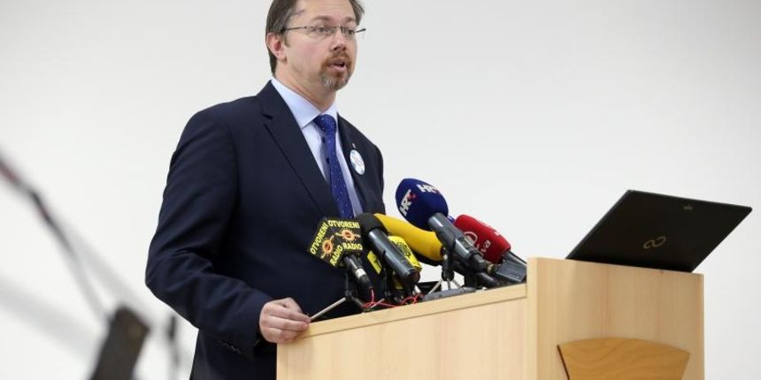 Dodjela nagrada za ostvarene uspjehe u smanjenju dugotrajnih listi cekanja u sklopu provedbe projekta Program plus. Nakon predstavljanja rezultata projekta Sinisa Varga, ministar zdravlja, urucio je priznanja najboljoj bolnickoj zdravstvenoj ustanovi, naj