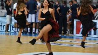 ZDBT 2016: Zmajčice plijene poglede u prekidima utakmice Darussafake i Budućnosti u Krešinom domu. Photo: Hrvoje Jelavić/PIXSELL