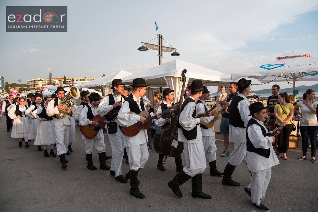 Otvoren 12. biogradski Gastro stol Otvoren 12. biogradski Gastro stol