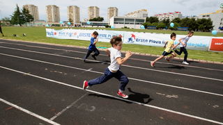 Zadar, 210513.
Erste Plava Liga danas se odrzava na stadionu Visnjik. Rijec je o jedinstvenom djecjem atletskom natjecanju upecatljivog slogana Brze, Vise, Jace, koje se odrzava pod visokim pokroviteljstvom Ministarstva znanosti obrazovanja i sporta. Orga Zadar, 210513.
Erste Plava Liga danas se odrzava na stadionu Visnjik. Rijec je o jedinstvenom djecjem atletskom natjecanju upecatljivog slogana Brze, Vise, Jace, koje se odrzava pod visokim pokroviteljstvom Ministarstva znanosti obrazovanja i sporta. Orga