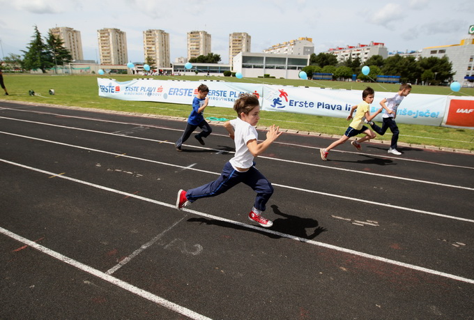 Zadar, 210513.
Erste Plava Liga danas se odrzava na stadionu Visnjik. Rijec je o jedinstvenom djecjem atletskom natjecanju upecatljivog slogana Brze, Vise, Jace, koje se odrzava pod visokim pokroviteljstvom Ministarstva znanosti obrazovanja i sporta. Orga Zadar, 210513.
Erste Plava Liga danas se odrzava na stadionu Visnjik. Rijec je o jedinstvenom djecjem atletskom natjecanju upecatljivog slogana Brze, Vise, Jace, koje se odrzava pod visokim pokroviteljstvom Ministarstva znanosti obrazovanja i sporta. Orga