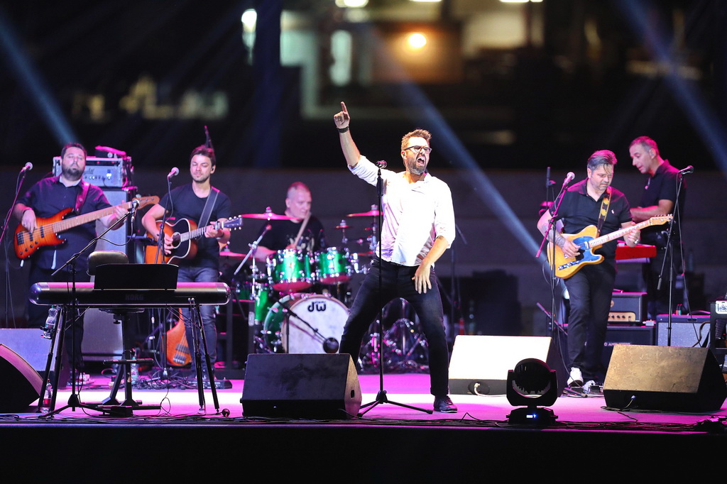 Fenomenalni Petar Grašo raspjevao i rasplesao Biograd Fenomenalni Petar Grašo raspjevao i rasplesao Biograd