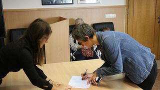 Vir: Dodjela materijalne pomoći roditeljima za nabavku udžbenika i školske opreme Vir: Dodjela materijalne pomoći roditeljima za nabavku udžbenika i školske opreme