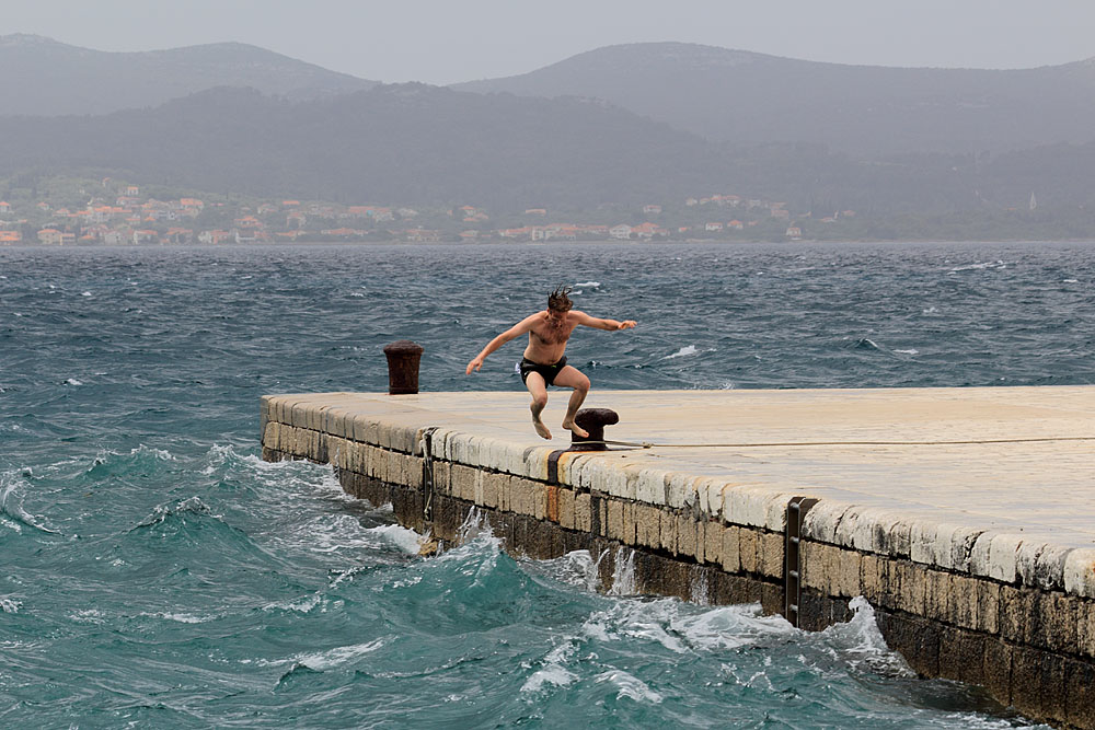 Kupači na zadarskoj rivi 19. svibnja 2013.  Foto: Roberto Lerga