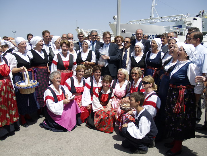 OLYMPUS DIGITAL CAMERA OLYMPUS DIGITAL CAMERA